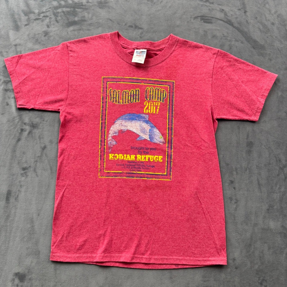 Jerzees Salmon Camp 2017 Kodiak Refuge Red Heather Graphic T-Shirt Youth Large
